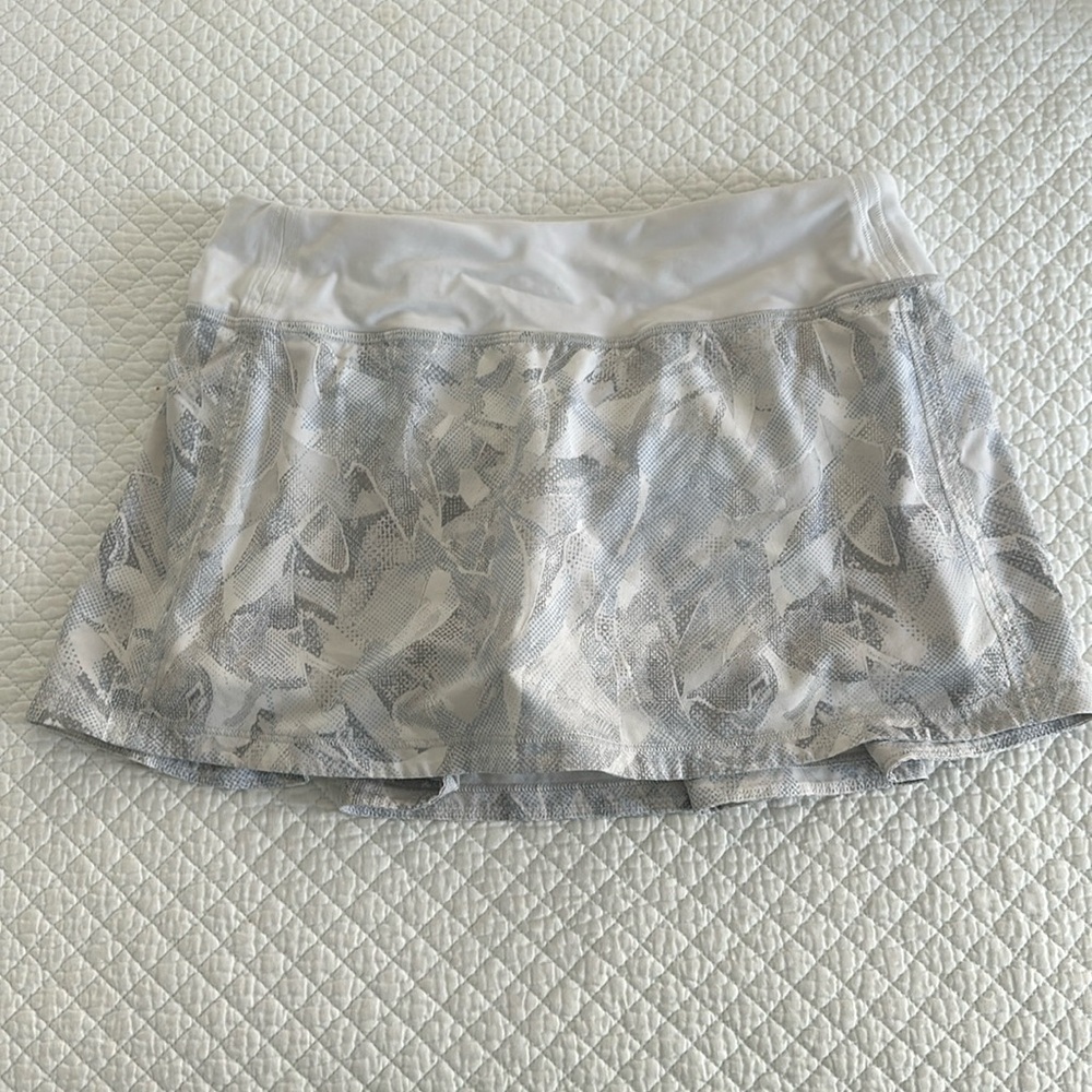 White & gray print Lululemon skirt size 4